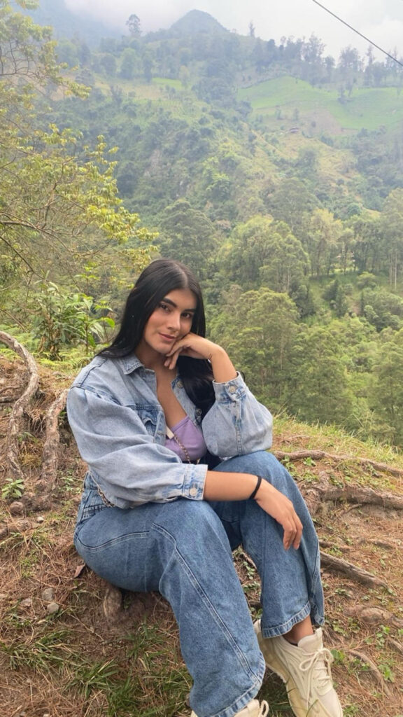 AlaraKey looking sexy in the nature